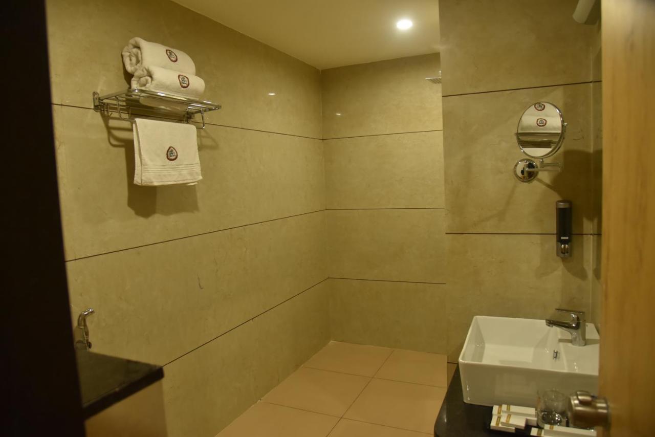 The Oaks Comforts Hubli Exterior foto