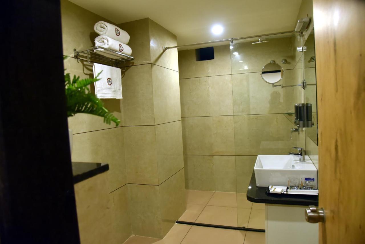 The Oaks Comforts Hubli Exterior foto